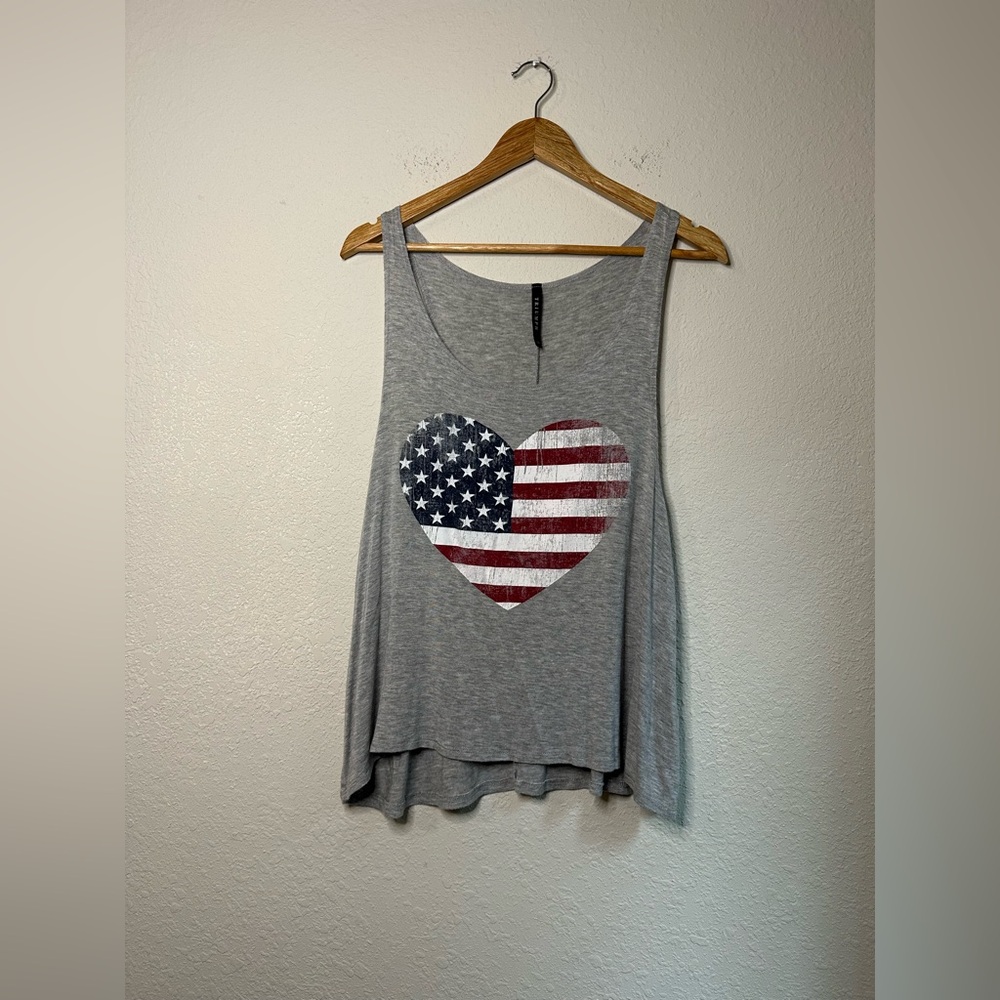 Boutique Triumph Flag Heart Grey Oversized Tank Top Size Small